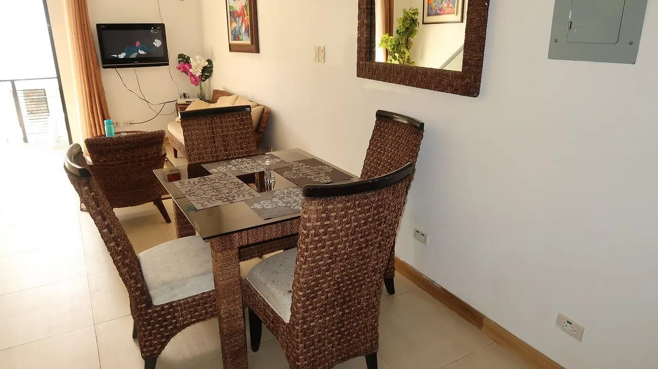 Sofia Suites #300 Angeles Daire